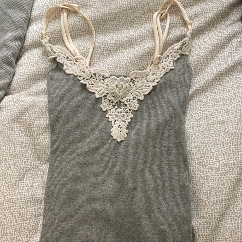grey lace tank top XS
